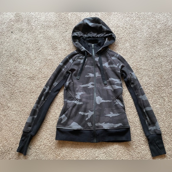 Athleta triumph camo printed hoodie. Size XS. - Picture 1 of 9